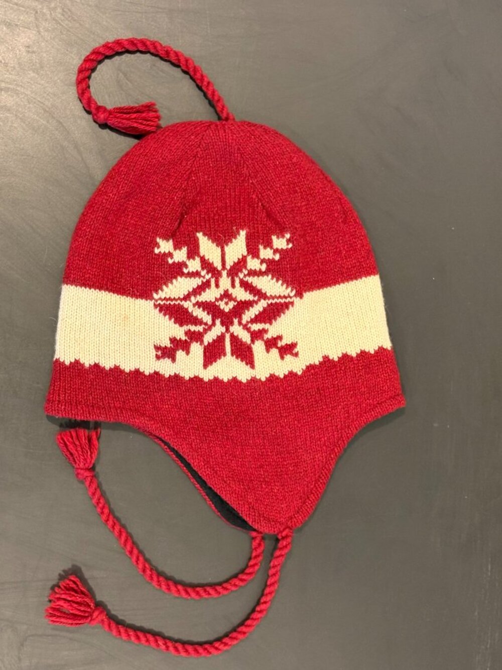 Lake of the Isles Wool Blend Winter Beanie Hat Red Cream Snowflake Earflaps Tass